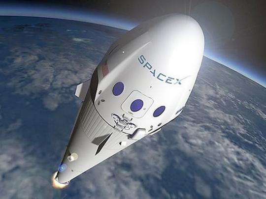 Компания SpaceX собирается отправить туристов к Луне в 2018 году
