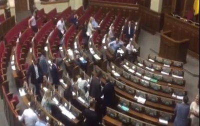 Нардепы Лещенко и Ляшко устроили перепалку в Раде