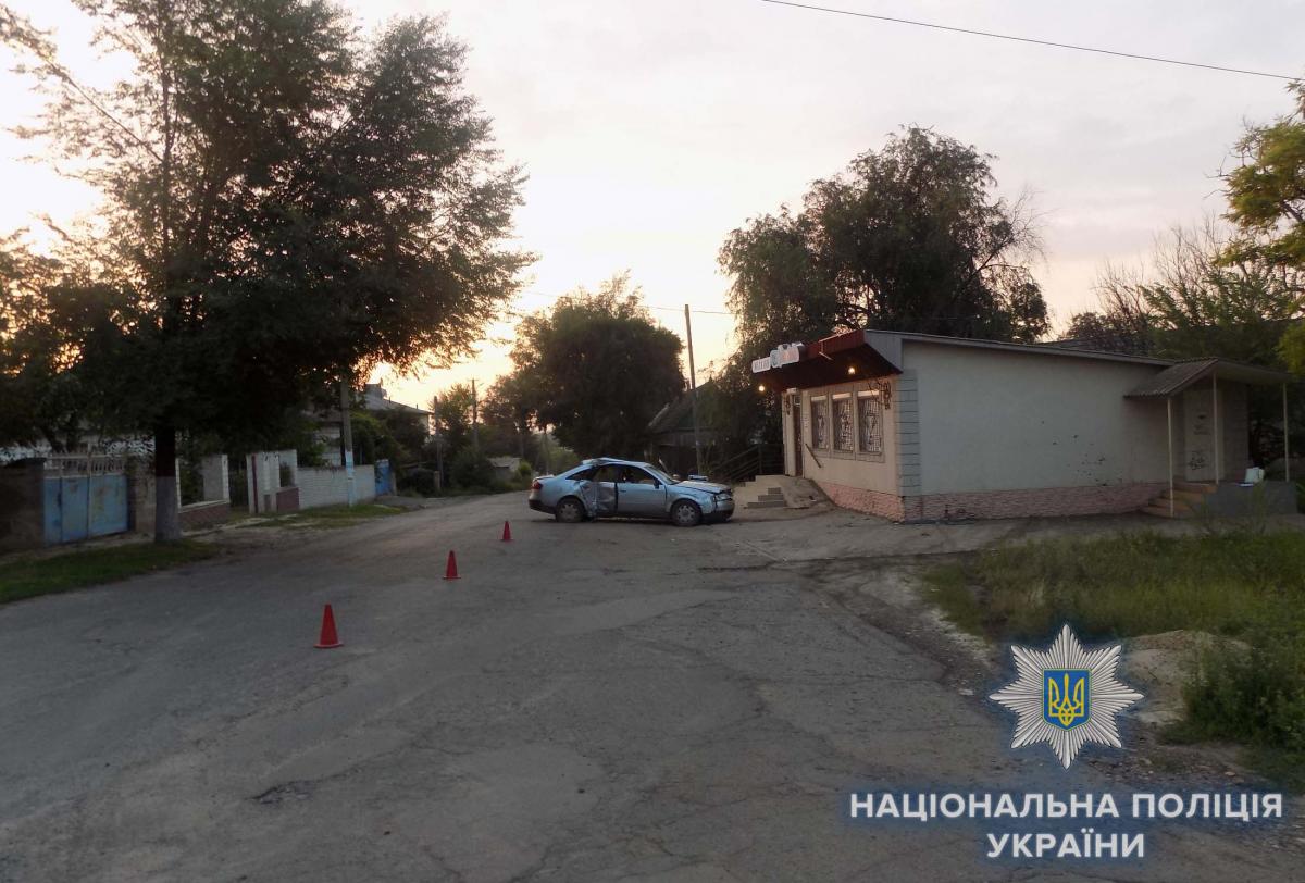 Под Одессой авто въехало в стену магазина: есть жертва и пострадавшие