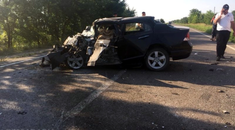 Под Одессой Honda врезалась в рейсовый автобус: один погибший, семеро госпитализированы (фото)