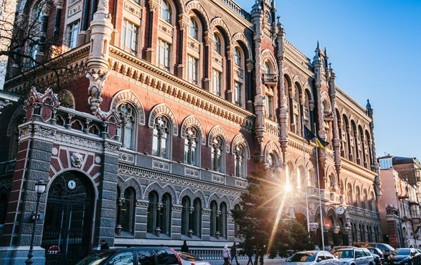 Порошенко поблагодарил НБУ за закрытие 98 банков