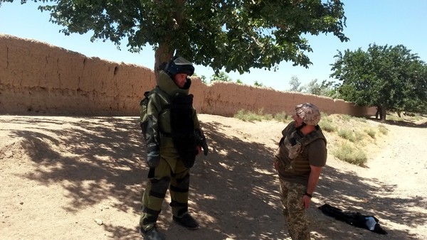 Сапер Филипп Гук: «Боевики маскируют взрывные устройства под мобильники, книги, баллончики от дезодоранта»