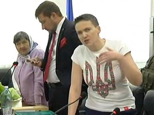 Суд оставил Савченко под стражей