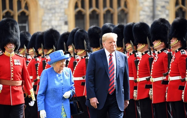 Трамп пожаловался на Елизавету II