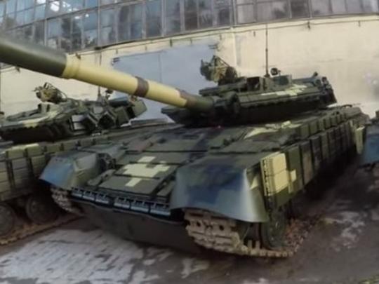 В Харькове блогеры проникли на танковый склад и выяснили, что он не охраняется (видео)