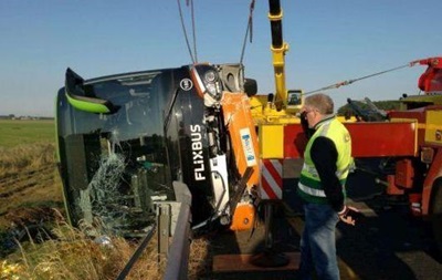 В Италии перевернулся автобус: 26 пострадавших