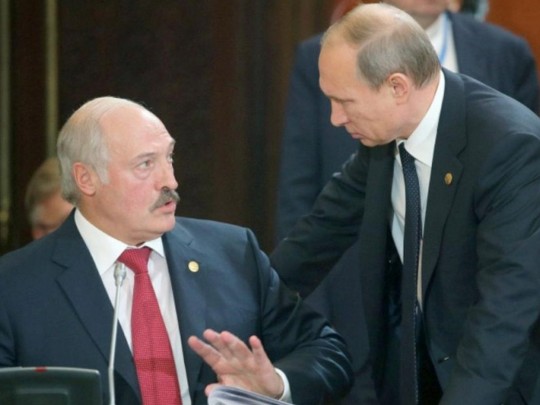 Батька сидит на двух стульях: Ганапольский рассказал о реальных отношениях Лукашенко с Путиным