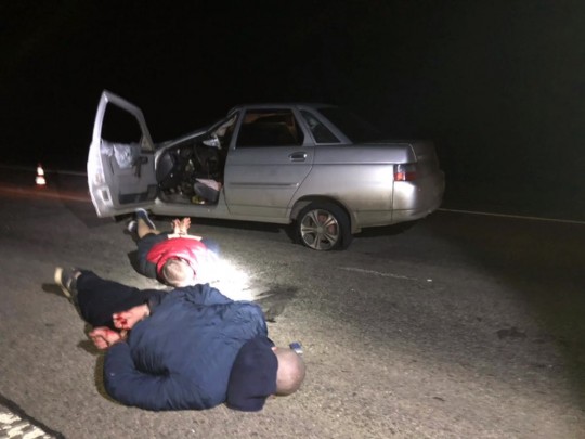 Как в кино: полицейский на полном ходу запрыгнул в автомобиль убийцы (фото, видео)