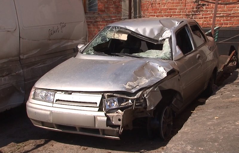 Как в кино: полицейский на полном ходу запрыгнул в автомобиль убийцы (фото, видео)