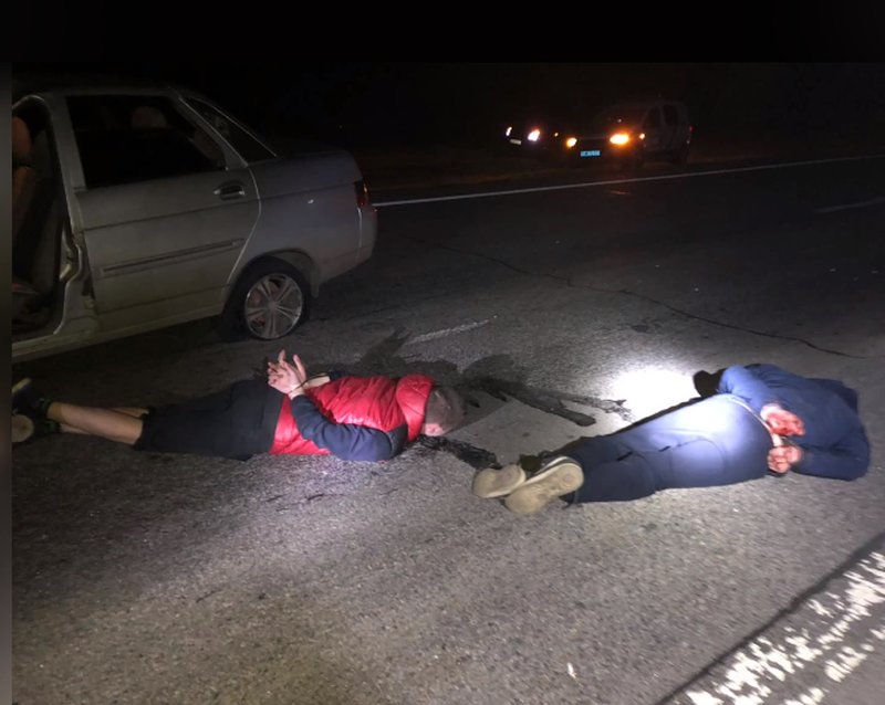 Как в кино: полицейский на полном ходу запрыгнул в автомобиль убийцы (фото, видео)