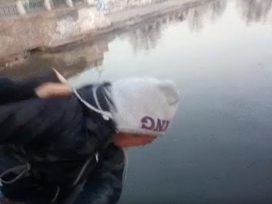 В Днепре парни ради забавы сбросили мужчину с моста, он погиб: появилось шокирующее видео