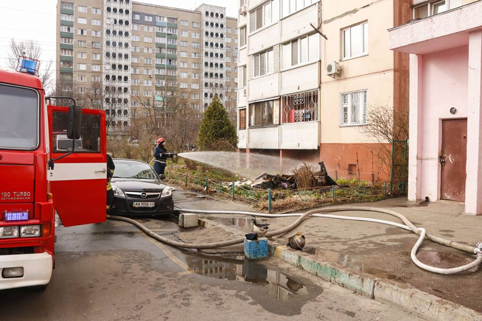 В Киеве произошел смертельный пожар в многоэтажке: появилось фото и видео