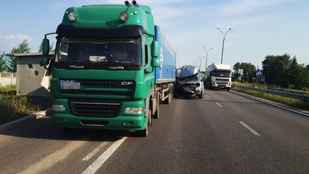 16 школярів потрапили в аварію на Дніпропетровщині: є постраждалі