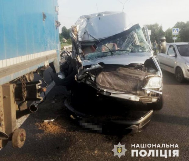 16 школярів потрапили в аварію на Дніпропетровщині: є постраждалі