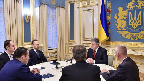 Антикорупційний суд під ялинку: чергова перемога Порошенка