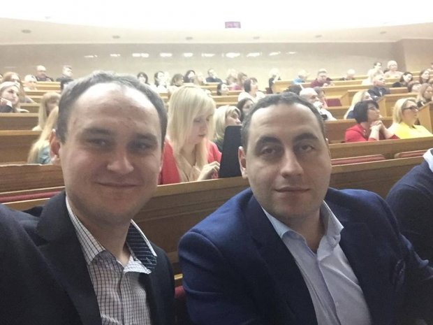 Антикорупційний суд під ялинку: чергова перемога Порошенка