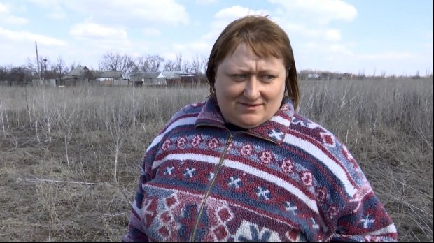 Бойовики зухвало обстріляли мирних мешканців у селі Травневе: фото- і відеорепортаж 24 каналу