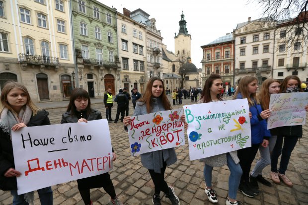 Бунтуй, кохай, права не віддавай: у містах України відбулися марші рівності