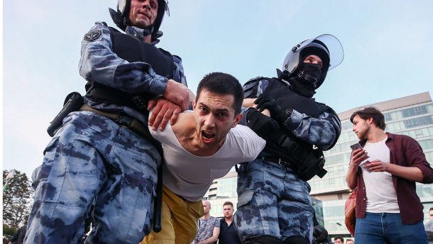Бюджет РФ поповниться на півтора мільйона: затриманих у Москві зобовязали сплатити штрафи