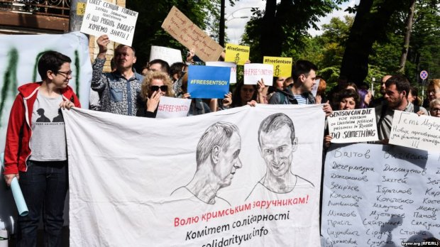 Чому інсценування убивства Бабченка затьмарило кричущий факт реального голодування Сенцова