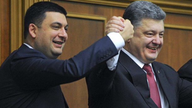 Чому Порошенку вигідно спустити всіх собак на Гройсмана