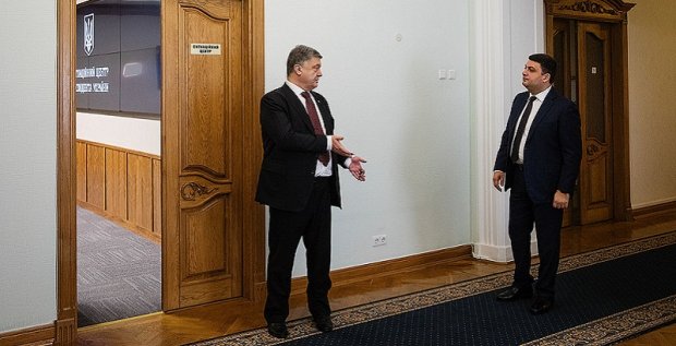 Для чого Порошенко оточує себе людьми, які вірно служили режиму Януковича