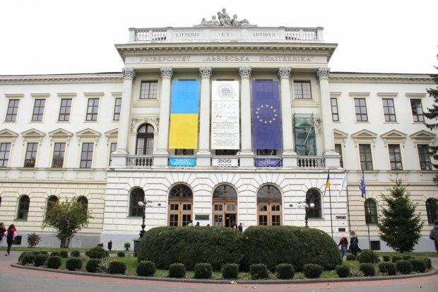 Два відомі університети України йдуть на довготривалі канікули: відома причина
