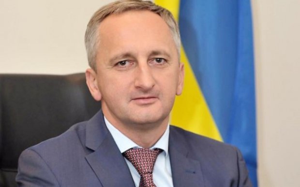 Елітні маєтки та дорога зброя: як живуть екоінспектори України