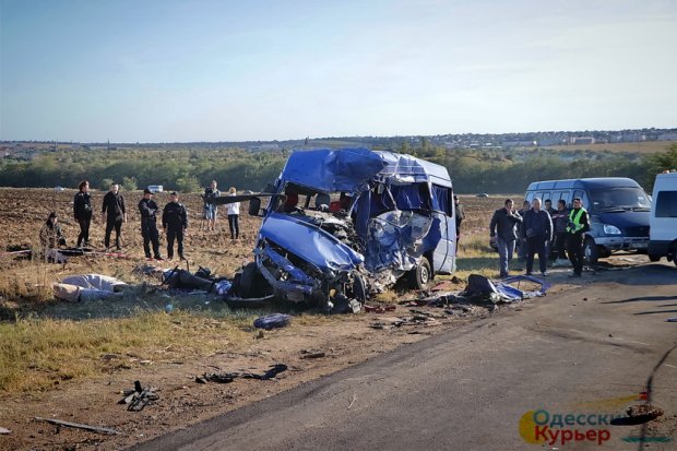 Головні новини 21 вересня: 9 загиблих у ДТП під Одесою і затримання активістів на Львівщині