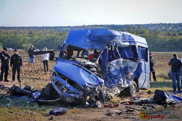 Головні новини 21 вересня: 9 загиблих у ДТП під Одесою і затримання активістів на Львівщині
