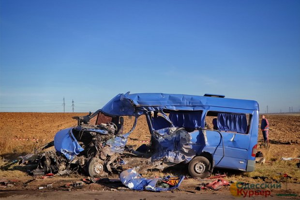 Головні новини 21 вересня: 9 загиблих у ДТП під Одесою і затримання активістів на Львівщині