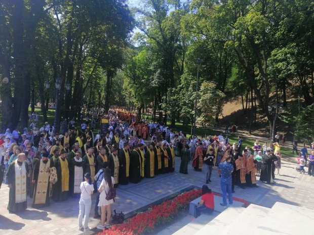 Головні новини 28 липня: День Хрещення Київської Русі та продовження скандалу із Глуховерею