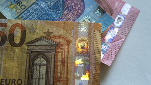 Готівковий курс валют 13 вересня: долар продовжує падати, а євро дорожчає