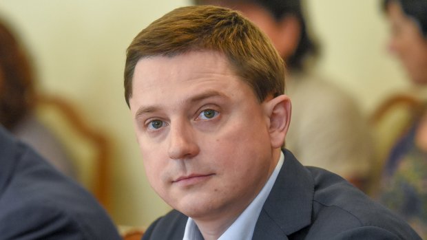 Гра у піддавки: як Слуга народу злила місця на округах ставленикам олігархів