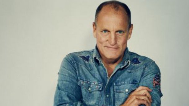 Харизматичний Вуді Харрельсон покурив косяк на обкладинці Esquire