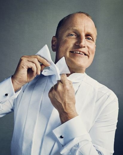 Харизматичний Вуді Харрельсон покурив косяк на обкладинці Esquire
