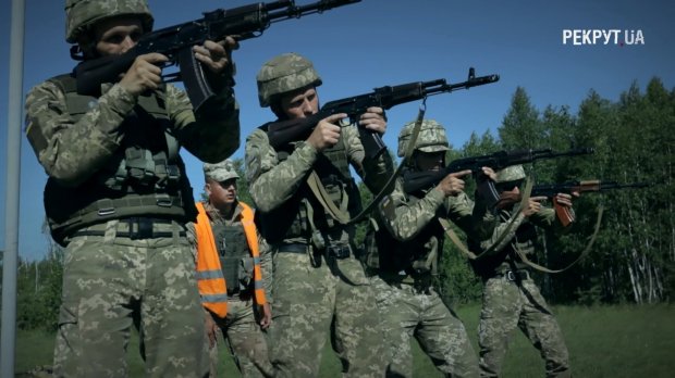 Какие жестокие испытания пришлось пройти курсантам на учебе: впечатляющее видео