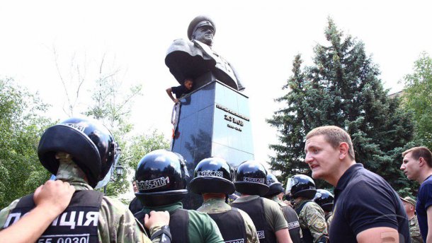 Кернес має бути арбітром у справі, а не ставати на чийсь бік, – Мендель про скандал у Харкові