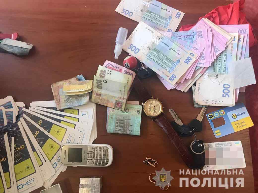Копы поймали жителей Одесской области, которые грабили квартиры в Киеве. Видео
