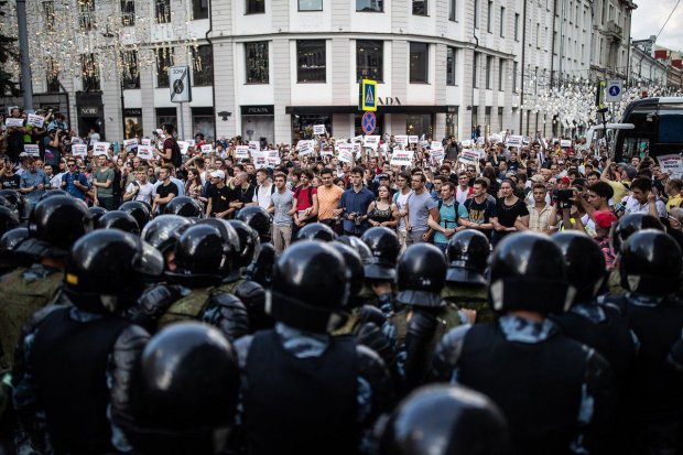 Кровавые митинги в Москве: Путин пытается отыграться за поражение в Киеве