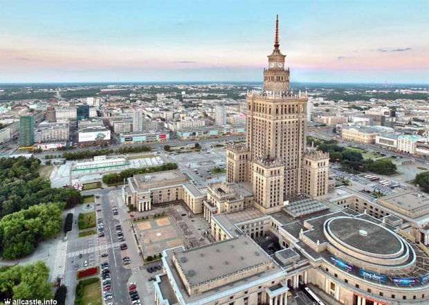 Куди піти у Варшаві: добірка місць, що закохують з першого погляду
