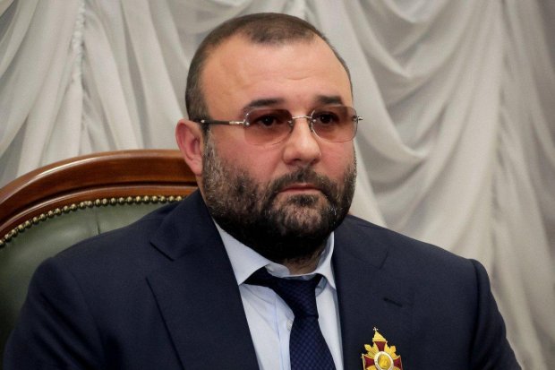 Легалізація кримінальних авторитетів: на які альянси готовий піти Порошенко, аби втримати владу