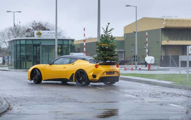 Lotus оригінально привітав своїх прихильників зі святами. Ексклюзивний флагман Lincoln