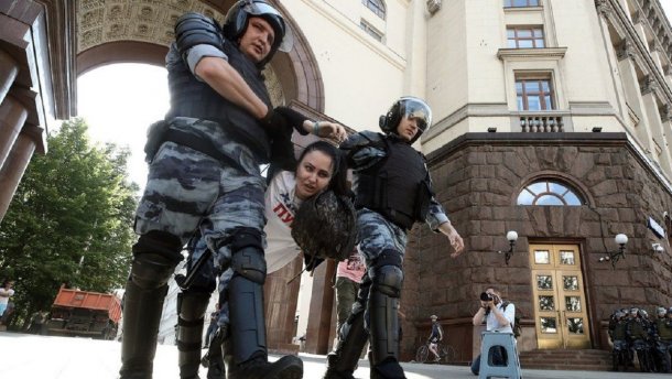 Митинги в России и Украине: почувствуйте разницу!