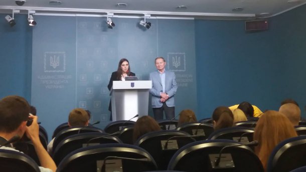 Ніякої економічної блокади Донбасу немає: Кучма виступив на брифінгу в АП
