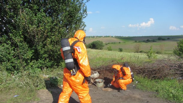 На околиці Хмельницького знайшли контейнер із радіоактивною речовиною: подробиці