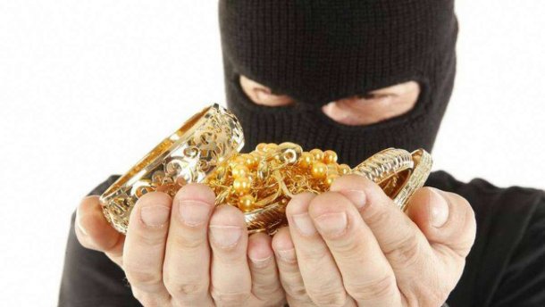 На Запоріжжі злочинці в масках пограбували ювелірний магазин