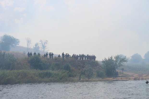 На землі, на воді і в повітрі: маневри бійців ООС: вражаючі фото