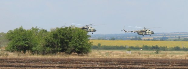 На землі, на воді і в повітрі: маневри бійців ООС: вражаючі фото