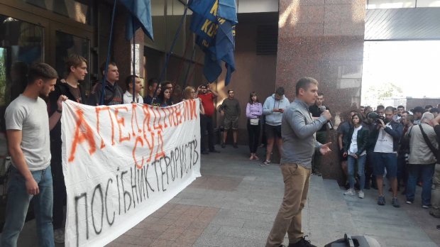 Нацкорпус протестував у Києві через звільнення бойовика Цемаха: фото, відео